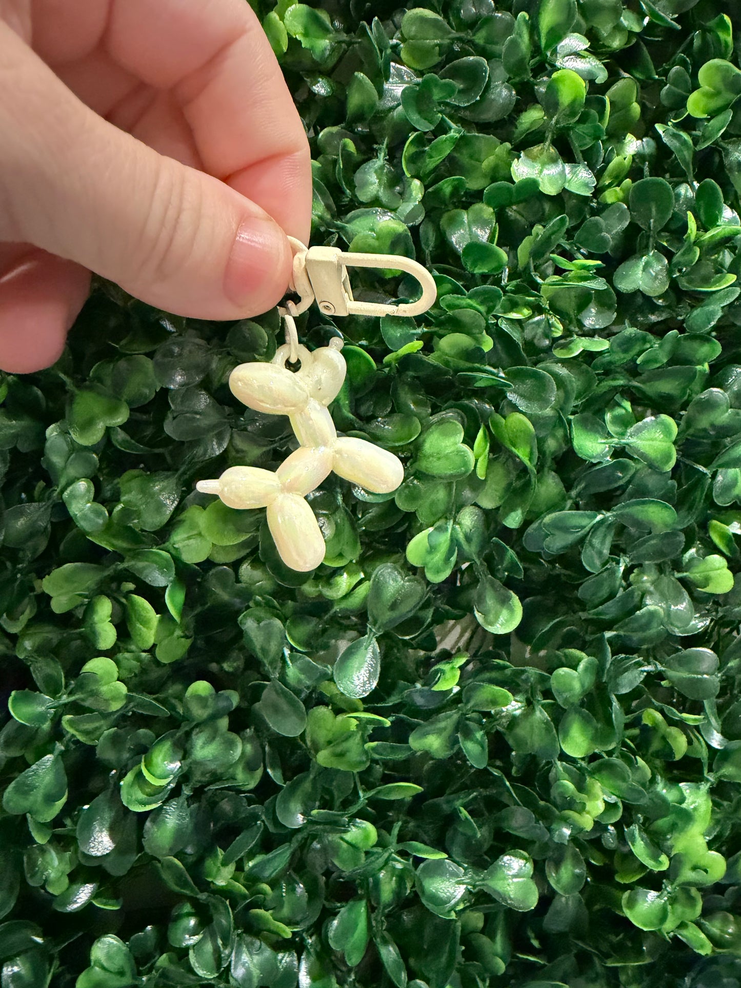 Balloon dog stitch markers